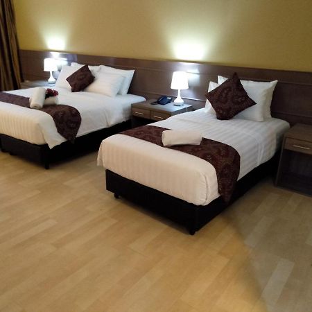 Temu Primula Hotel Kampong Seberang Timor Exterior foto
