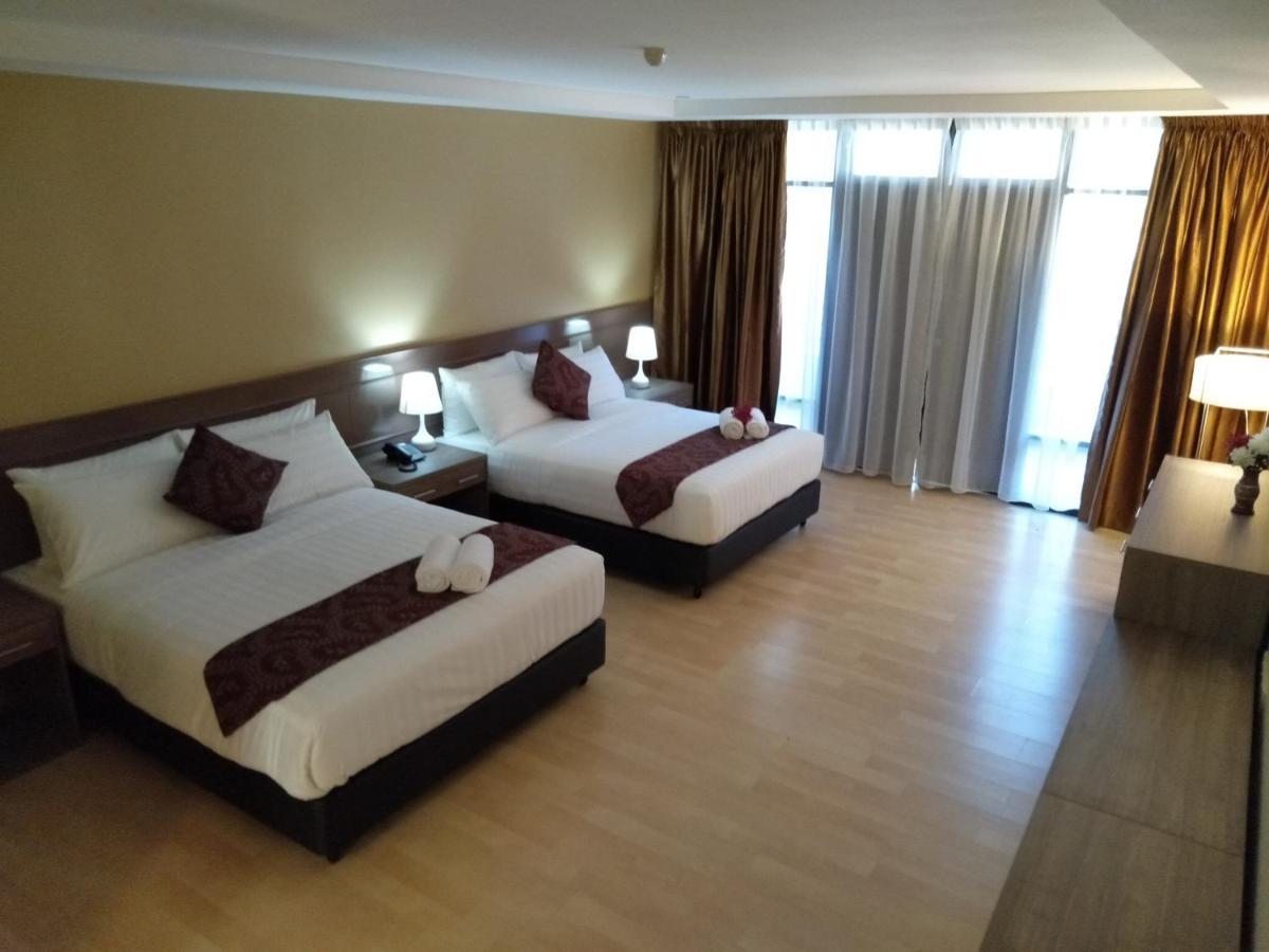 Temu Primula Hotel Kampong Seberang Timor Exterior foto
